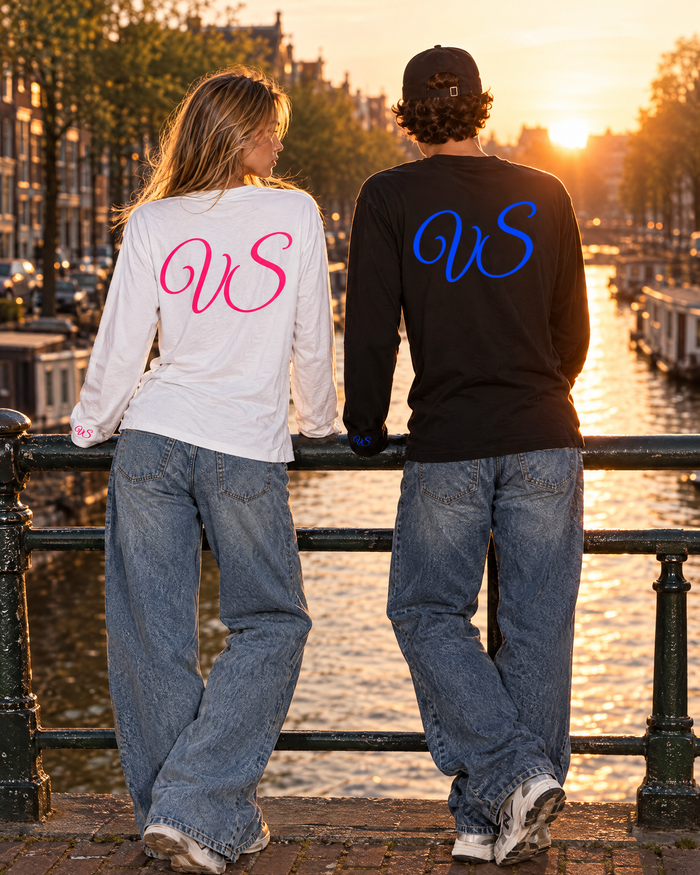 VS-monogram op de rug van VERINOSTUDIOS longsleeves