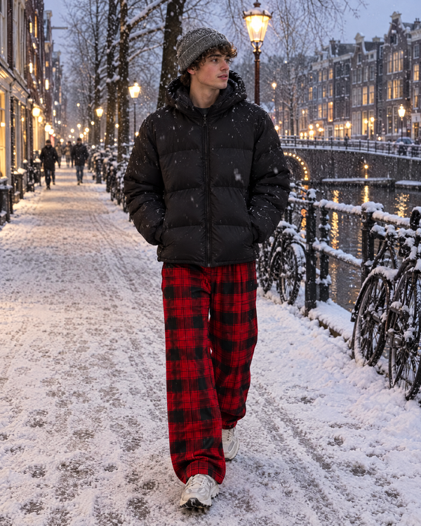 The Red Pants in de sneeuw